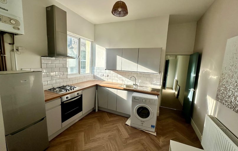 17 Woodland Terrace, Greenbank, Plymouth - Image 1